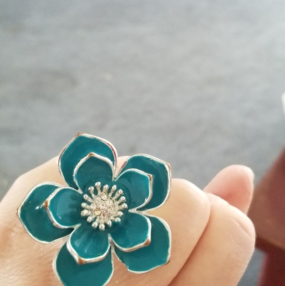Beautiful turquoise blue stretch flower ring - Picture 2 of 2
